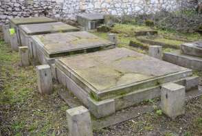 Grób na cmentarzu żydowskim
